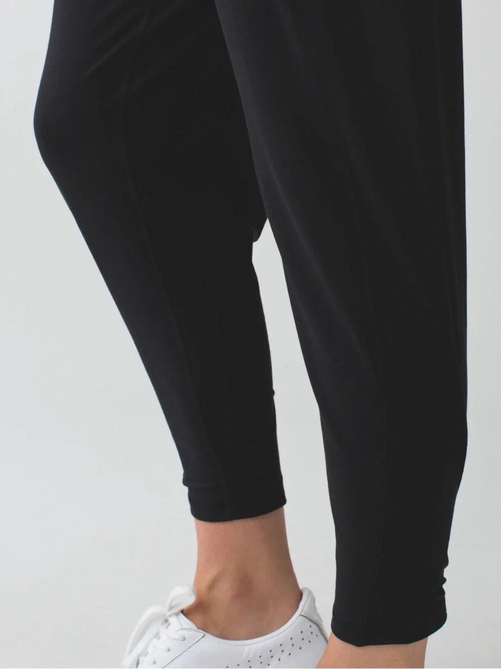Lululemon /// Women’s Superb Pants - Size 10 - Picture 4 of 10